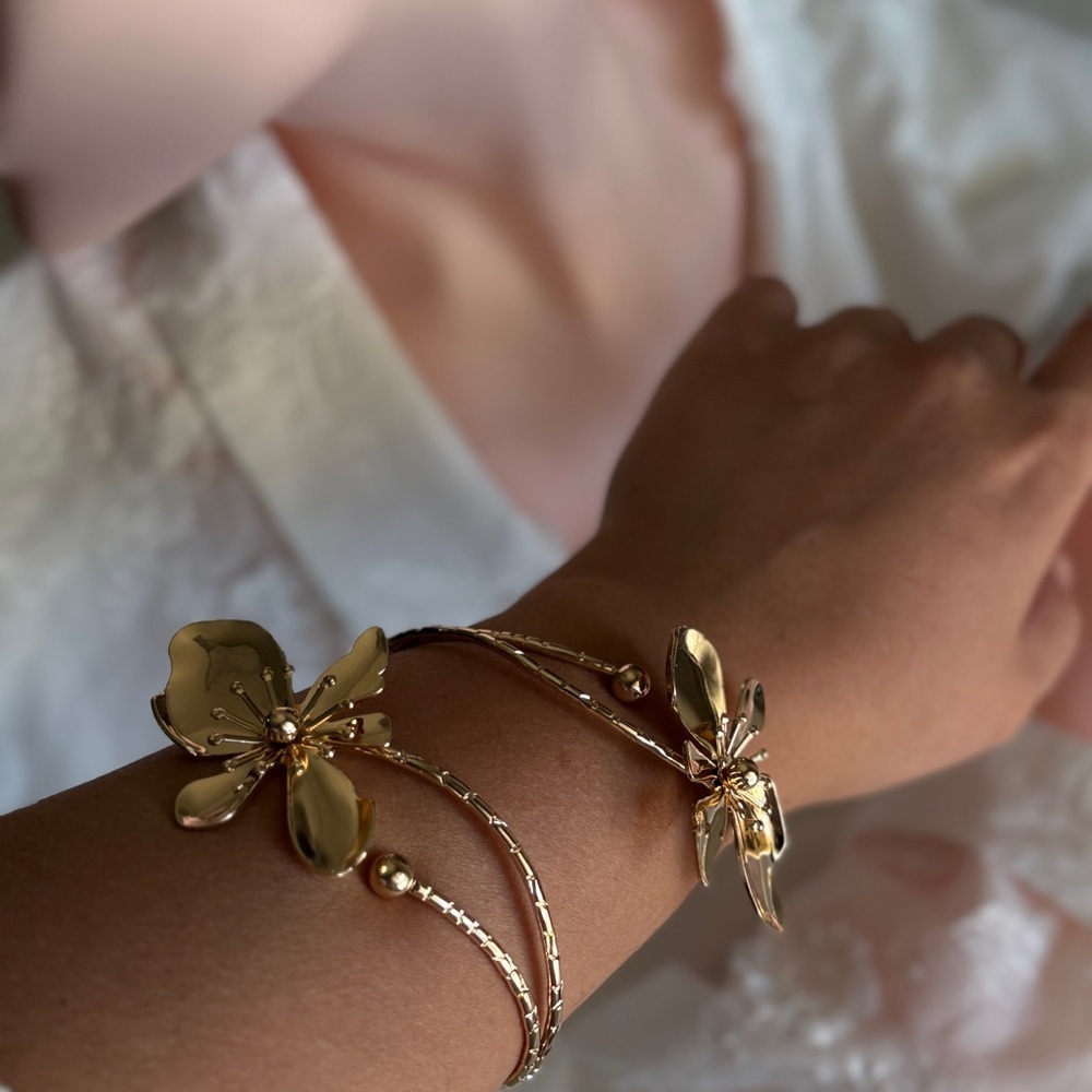 Gold Floral Bracelet - Picture 8 of 8